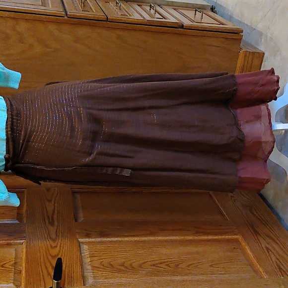 Wrap around Maxi Skirt, fits many sizes - Picture 4 of 9